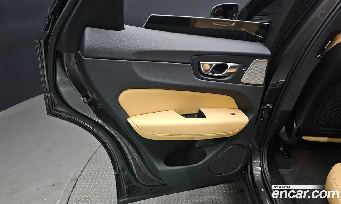 Volvo XC60 2024 2.0 автомат (гидро), фото 14