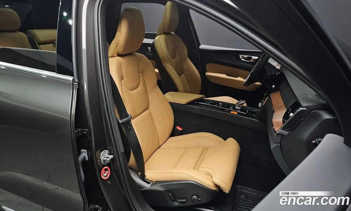 Volvo XC60 2024 2.0 автомат (гидро), фото 15