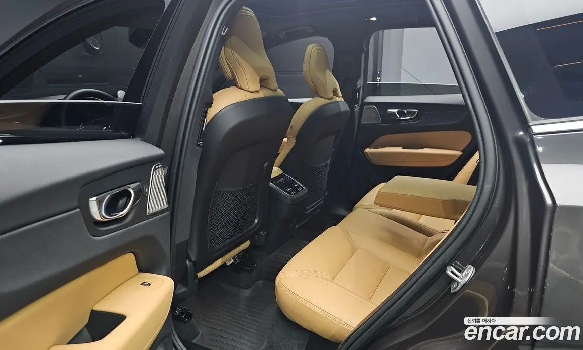 Volvo XC60 2024 2.0 автомат (гидро), фото 16