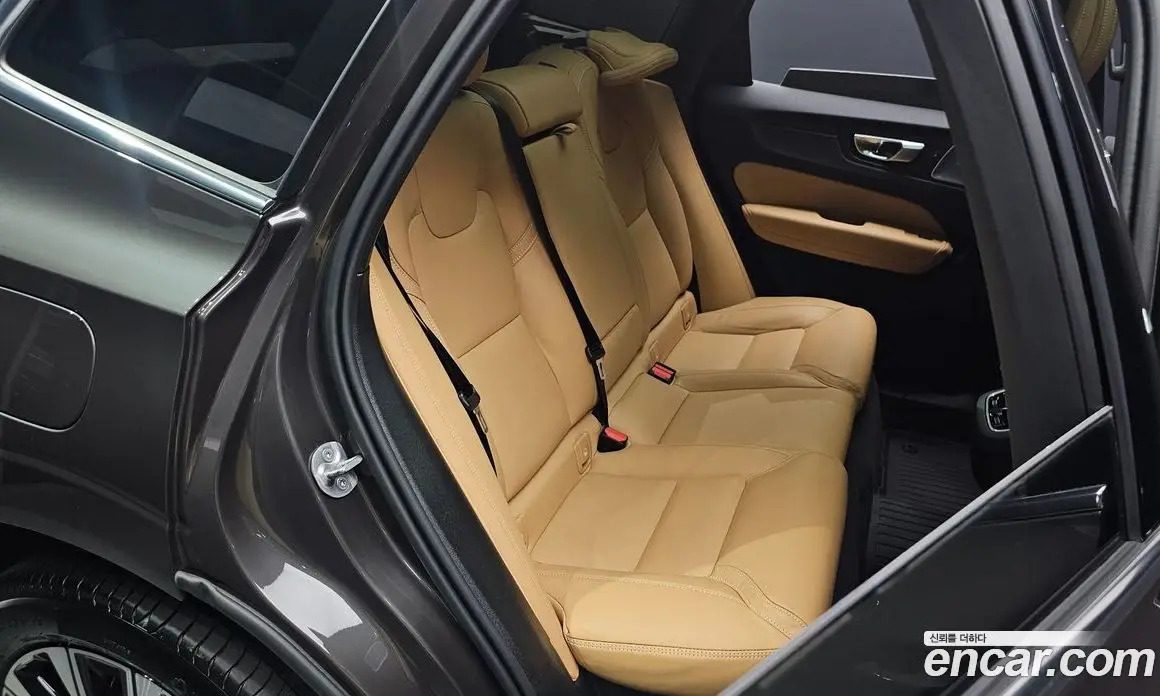 Volvo XC60 2024 2.0 автомат (гидро), фото 17