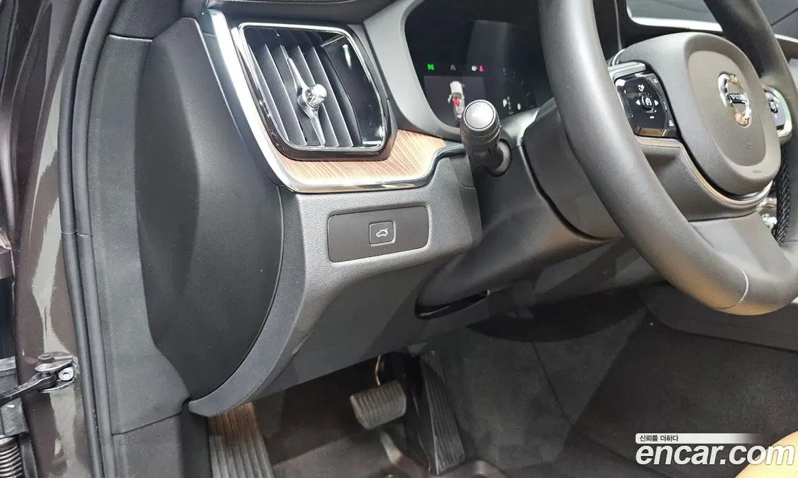 Volvo XC60 2024 2.0 автомат (гидро), фото 18