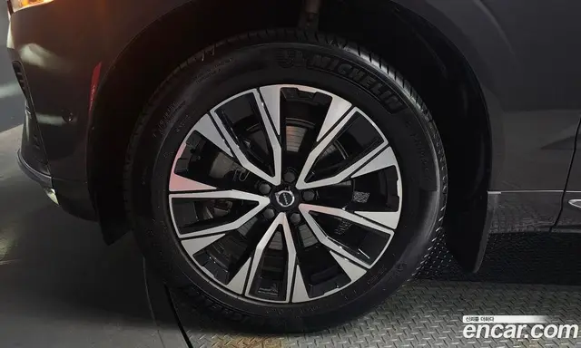Volvo XC60 2024 2.0 автомат (гидро), миниатюра 4