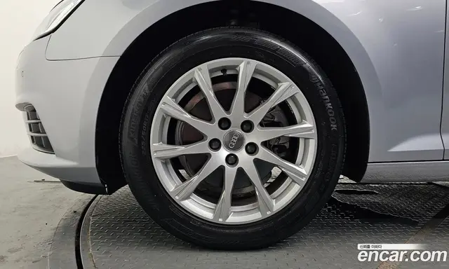 Audi A4 2019 2.0 автомат (гидро), миниатюра 4