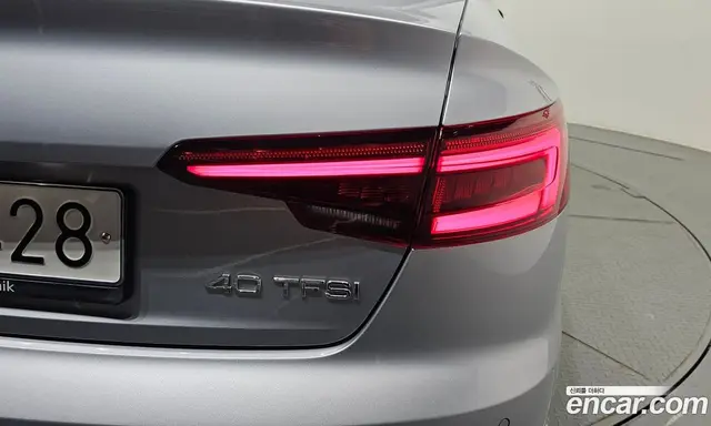 Audi A4 2019 2.0 автомат (гидро), миниатюра 8