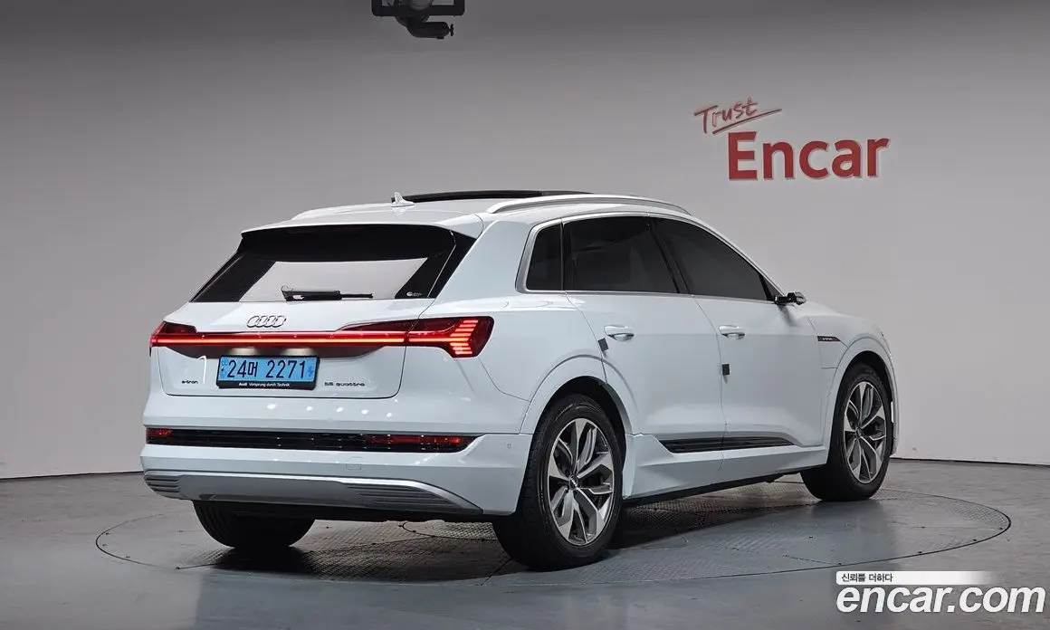Audi e-tron 2020 0.2 автомат (гидро), фото 1 Audi e-tron 2020 0.2 автомат (гидро), фото 1