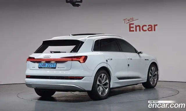 Audi e-tron, 2020, 65 403 км