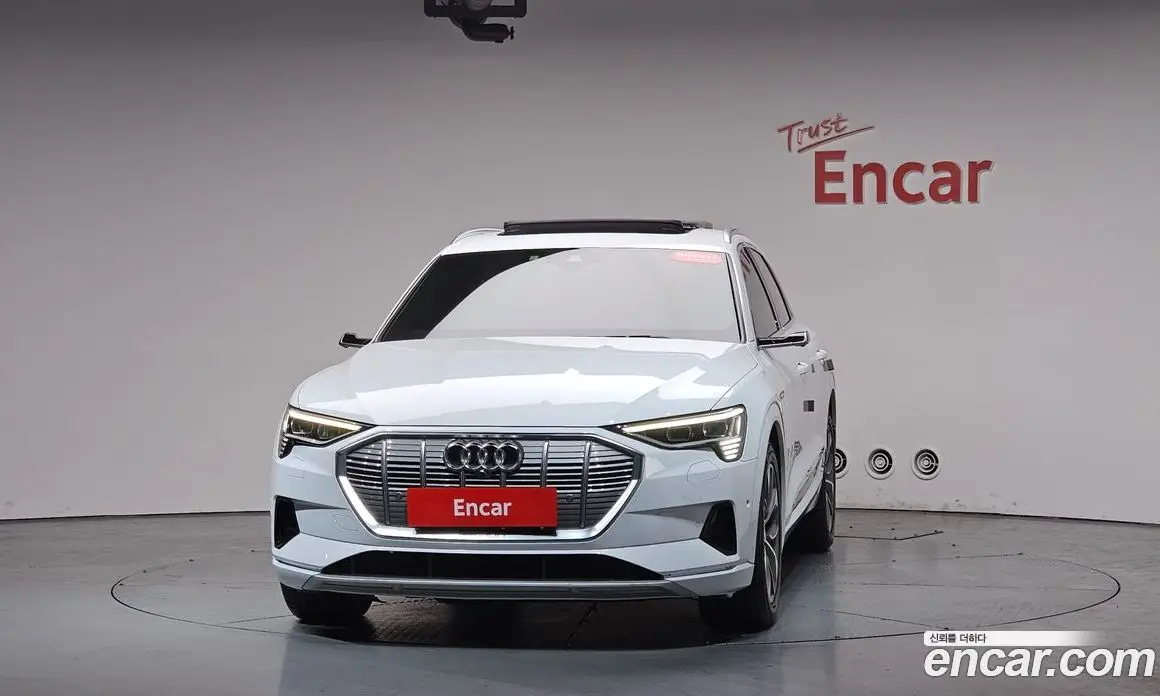 Audi e-tron 2020 0.2 автомат (гидро), фото 2 Audi e-tron 2020 0.2 автомат (гидро), фото 2