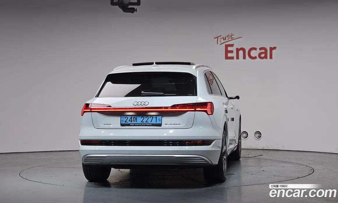 Audi e-tron 2020 0.2 автомат (гидро), фото 3 Audi e-tron 2020 0.2 автомат (гидро), фото 3