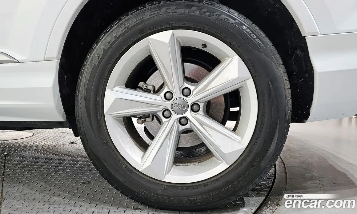 Audi Q7 2020 3.0 автомат (гидро), фото 7