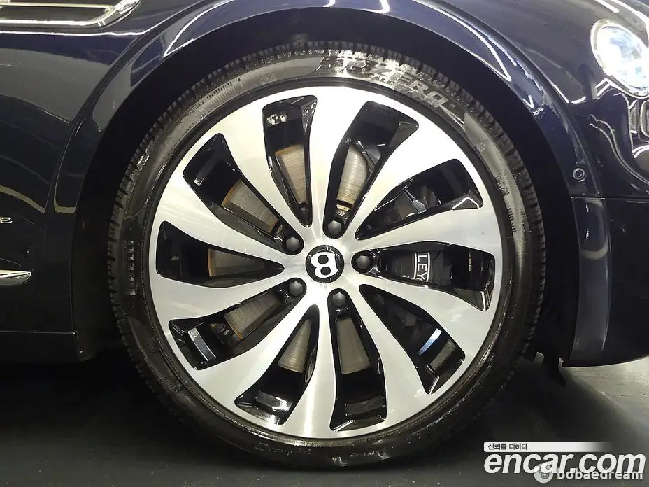 Bentley Flying Spur 2023 4.0 автомат (гидро), фото 5