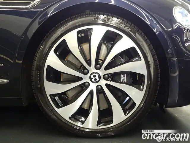 Bentley Flying Spur 2023 4.0 автомат (гидро), миниатюра 5