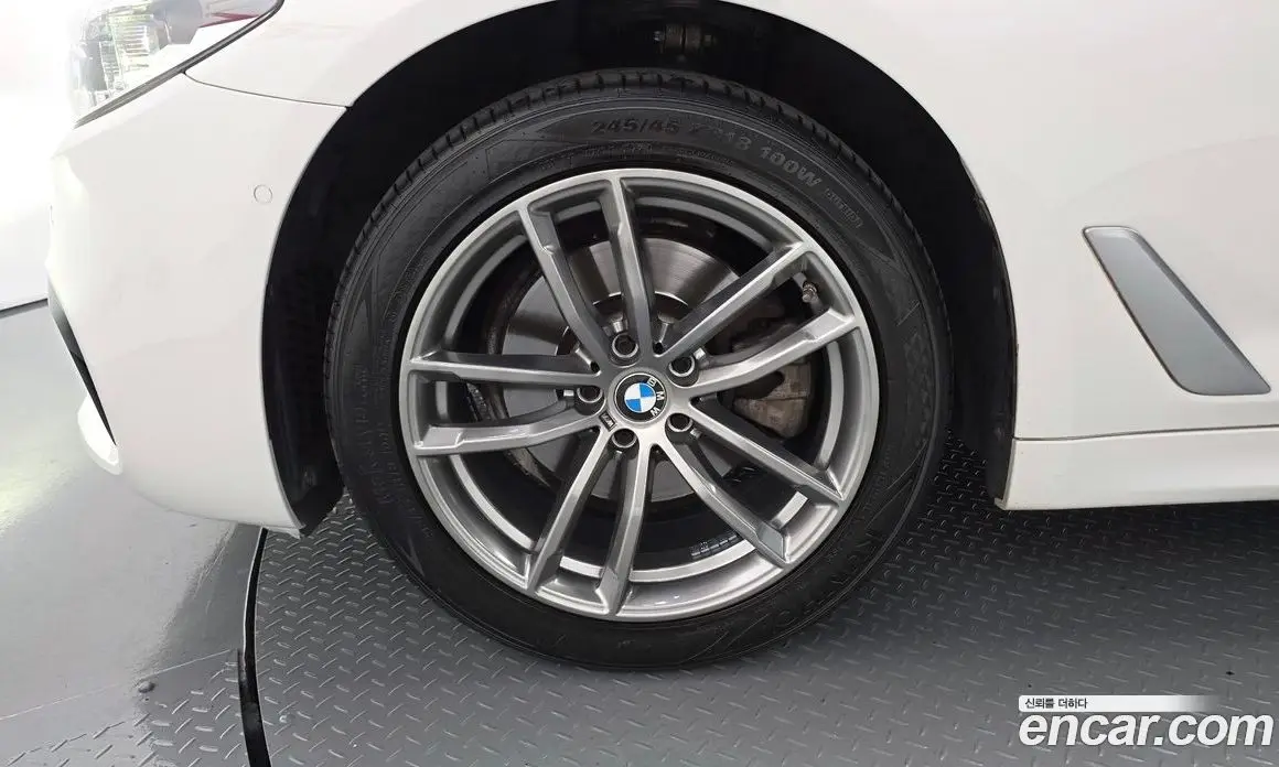 BMW 5 серия 2018 2.0 автомат (гидро), фото 5
