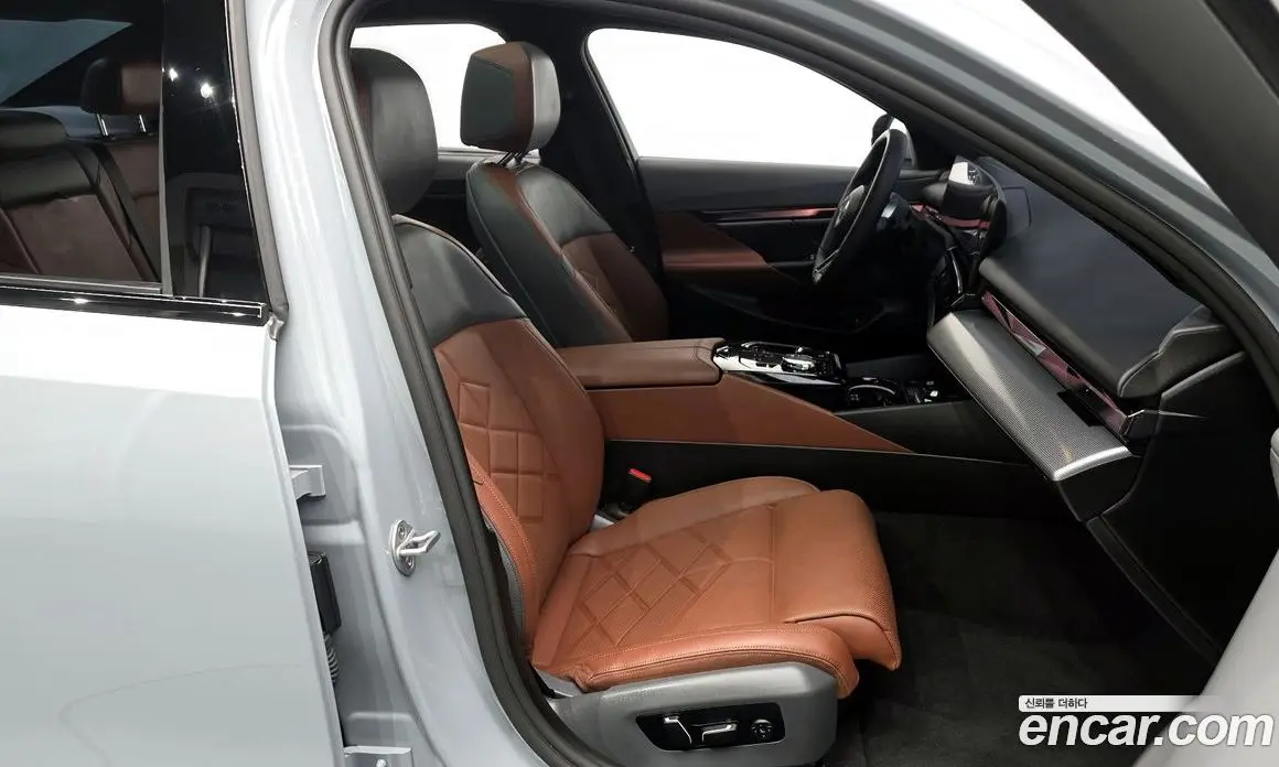 BMW 5 серия 2025 2.0 автомат (гидро), фото 16