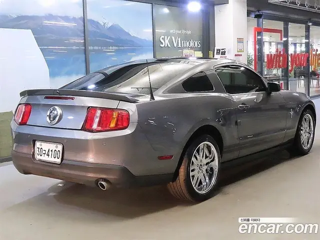 Ford Mustang 2010 4.0 автомат (гидро), миниатюра 2