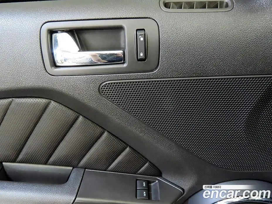 Ford Mustang 2010 4.0 автомат (гидро), фото 14