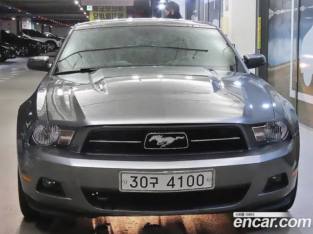 Ford Mustang 2010 4.0 автомат (гидро), миниатюра 3
