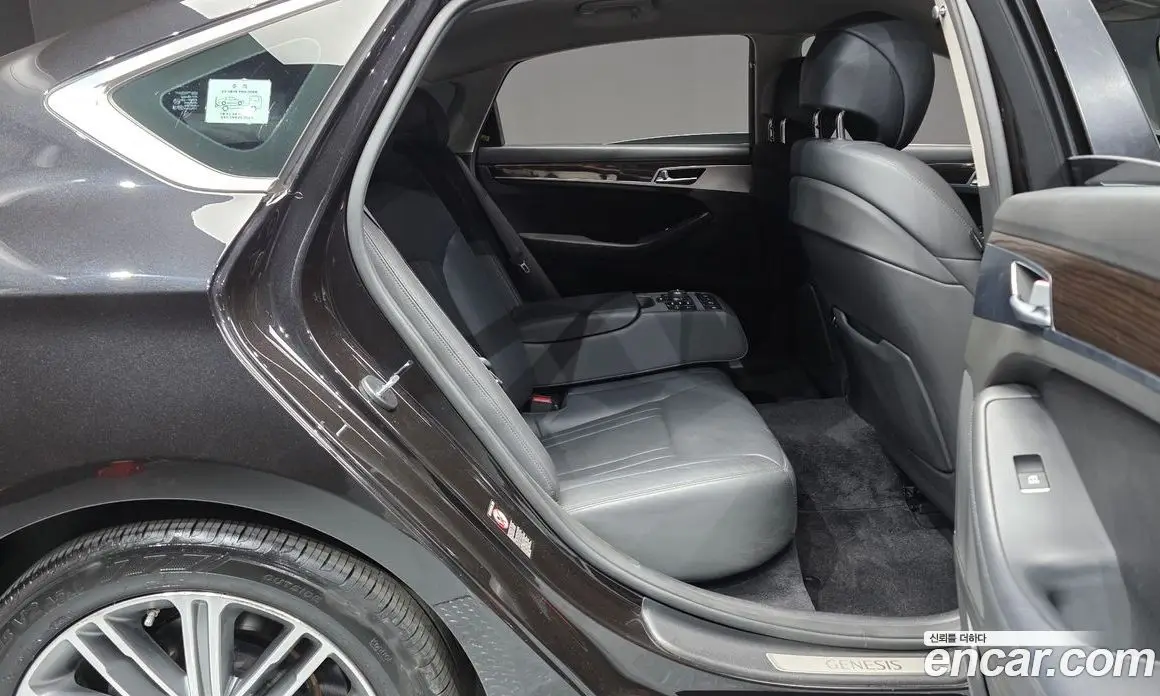 Genesis G80 2017 3.3 автомат (гидро), фото 17 Genesis G80 2017 3.3 автомат (гидро), фото 17