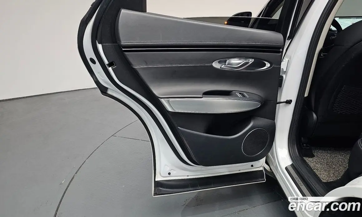 Genesis GV70 2021 2.5 автомат (гидро), фото 14 Genesis GV70 2021 2.5 автомат (гидро), фото 14