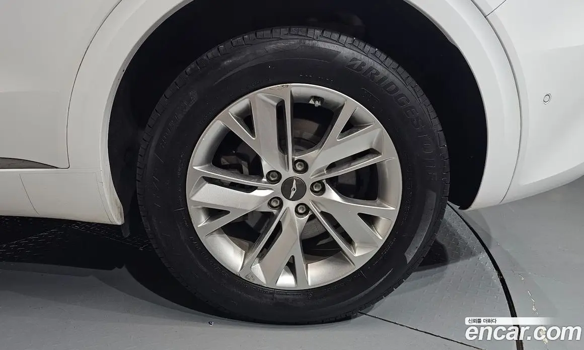 Genesis GV70 2021 2.5 автомат (гидро), фото 6 Genesis GV70 2021 2.5 автомат (гидро), фото 6