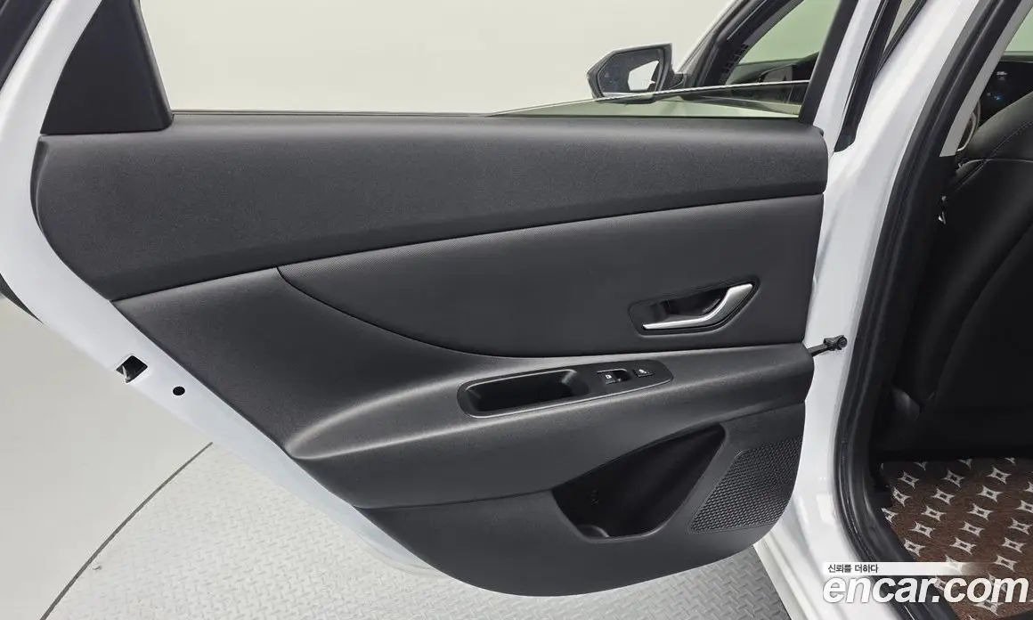 Hyundai Avante 2024 1.6 автомат (гидро), фото 15