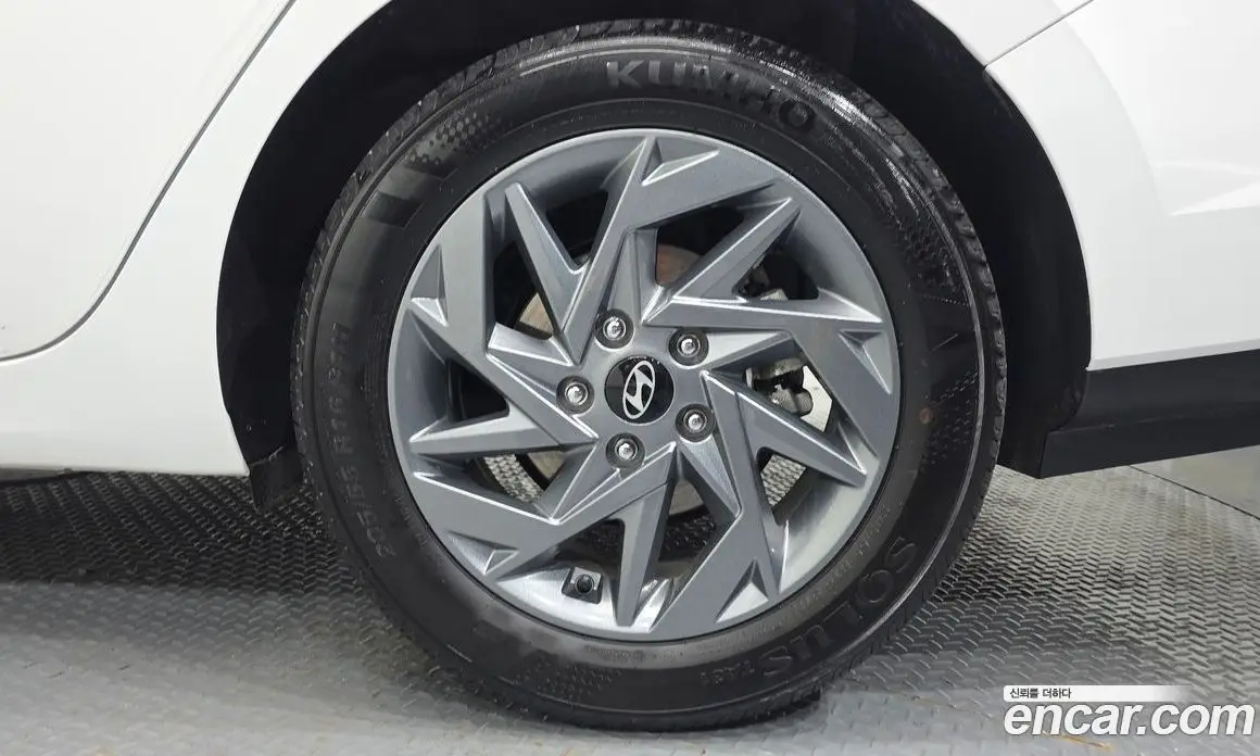 Hyundai Avante 2024 1.6 автомат (гидро), фото 7