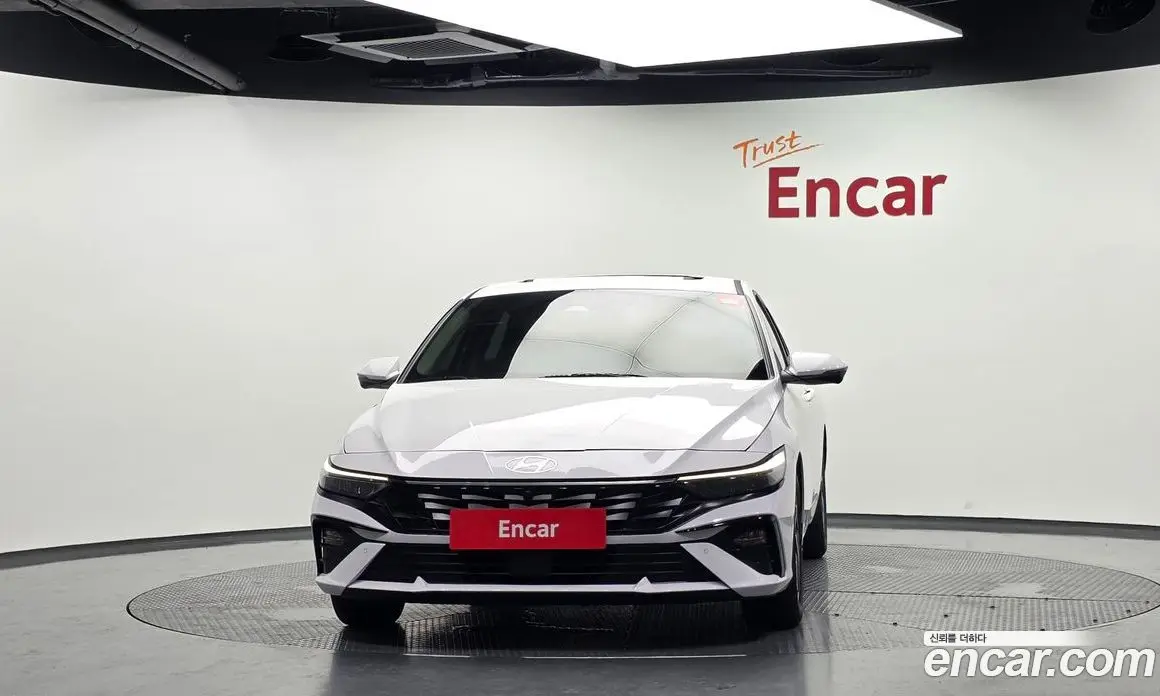 Hyundai Avante 2024 1.6 автомат (гидро), фото 3