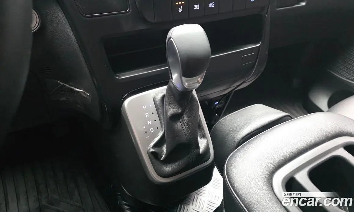 Hyundai Staria 2023 2.2 автомат (гидро), фото 12