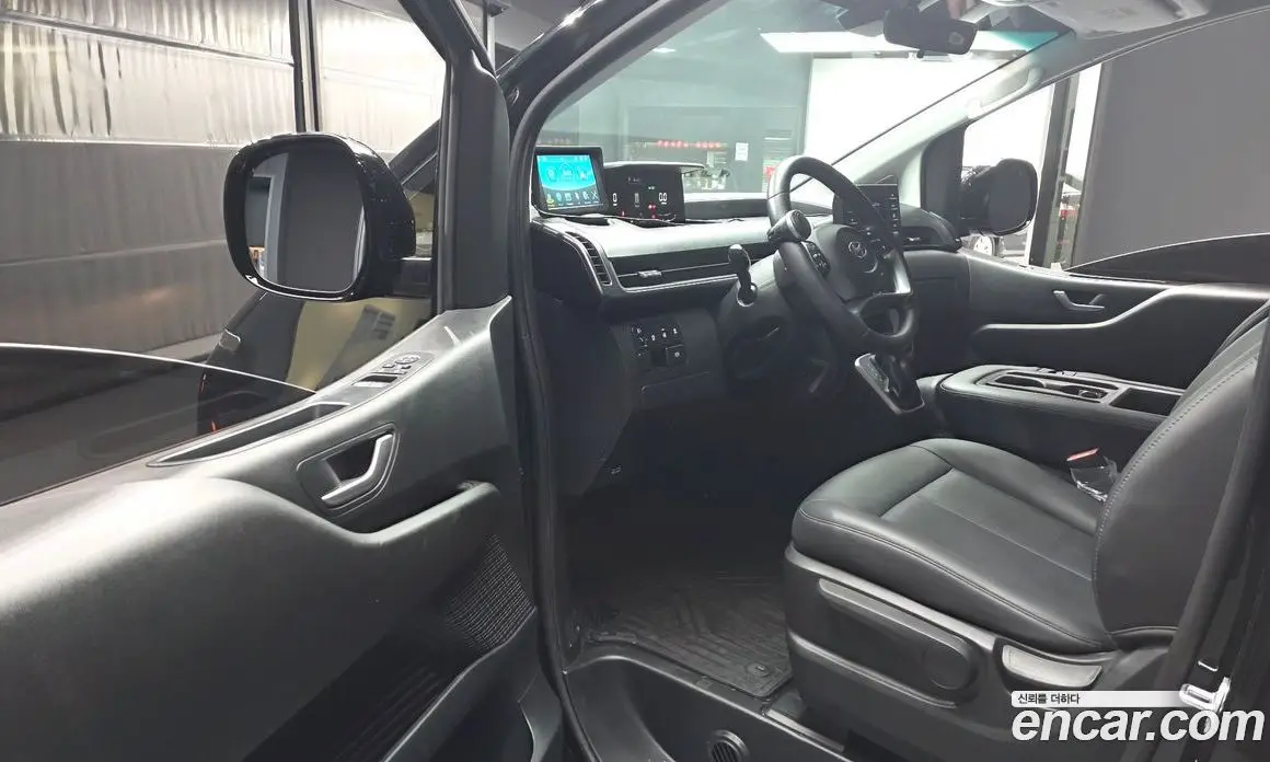 Hyundai Staria 2023 2.2 автомат (гидро), фото 13