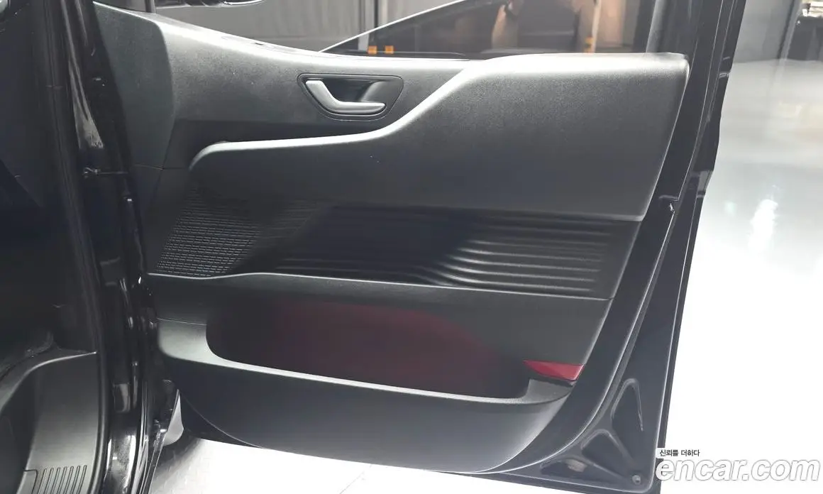 Hyundai Staria 2023 2.2 автомат (гидро), фото 14