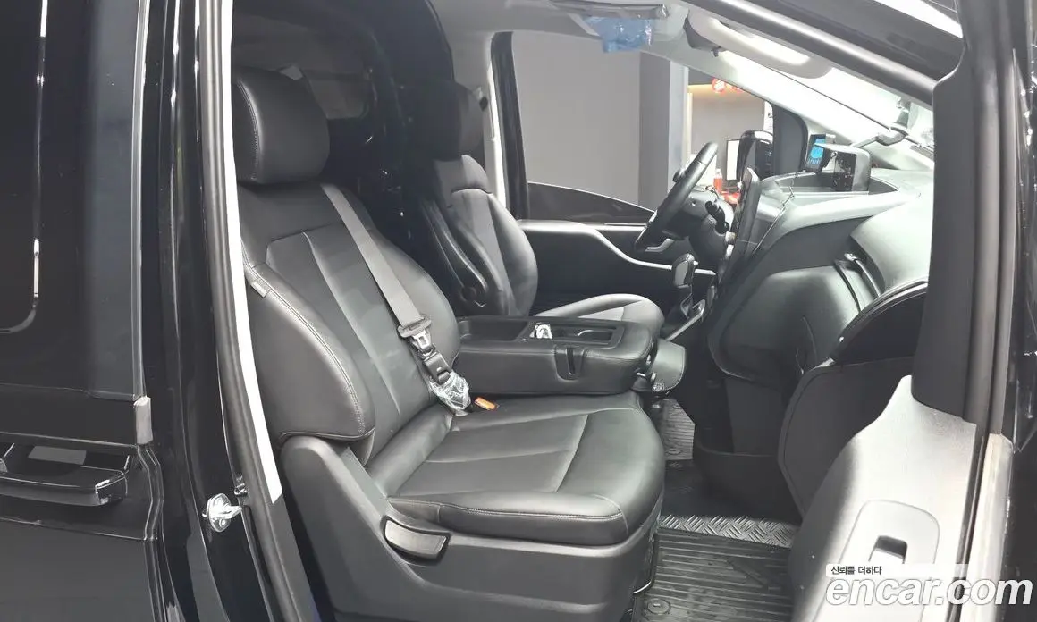 Hyundai Staria 2023 2.2 автомат (гидро), фото 16