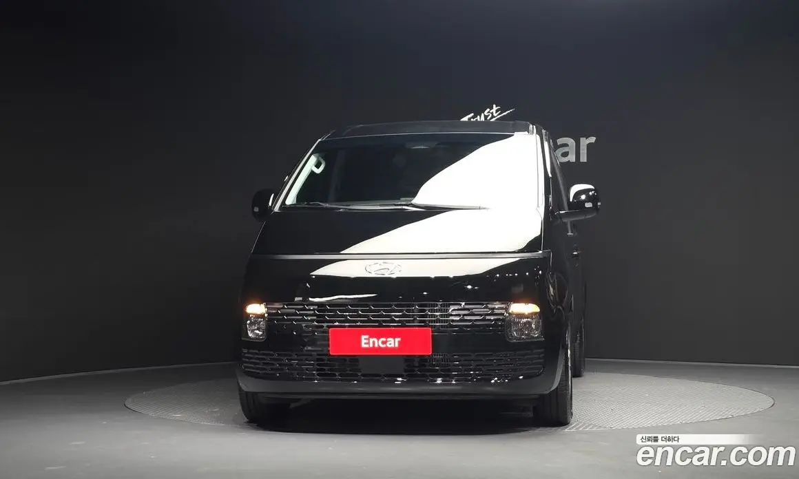 Hyundai Staria 2023 2.2 автомат (гидро), фото 3