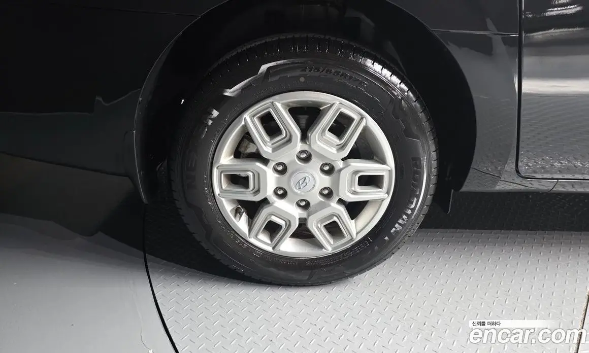 Hyundai Staria 2023 2.2 автомат (гидро), фото 5