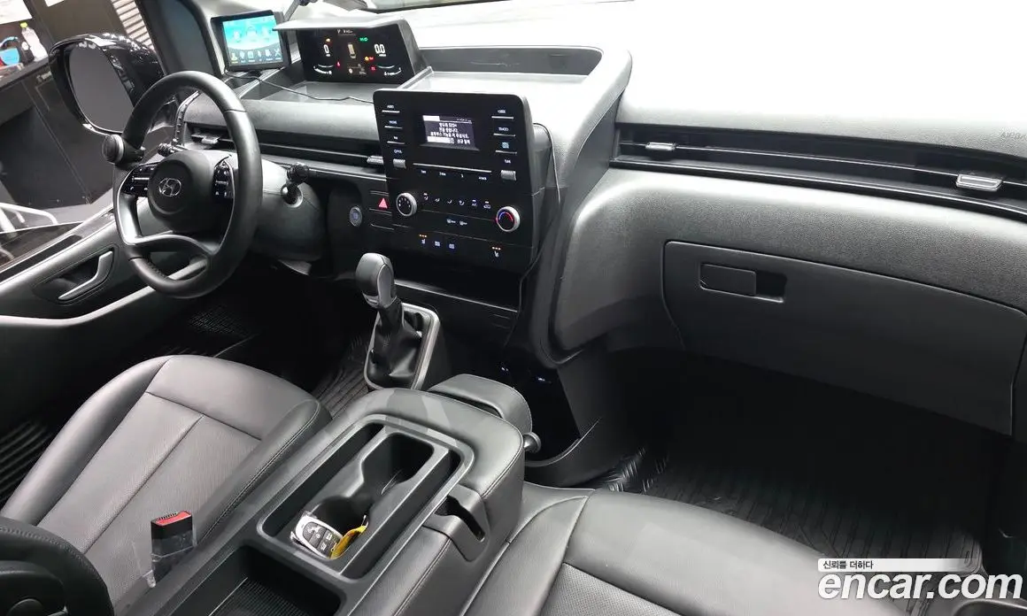 Hyundai Staria 2023 2.2 автомат (гидро), фото 10