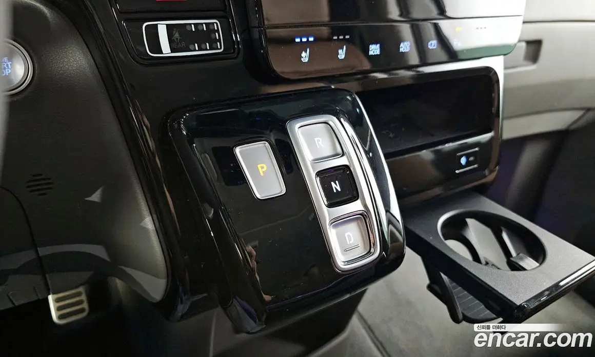Hyundai Staria 2024 2.2 автомат (гидро), фото 12