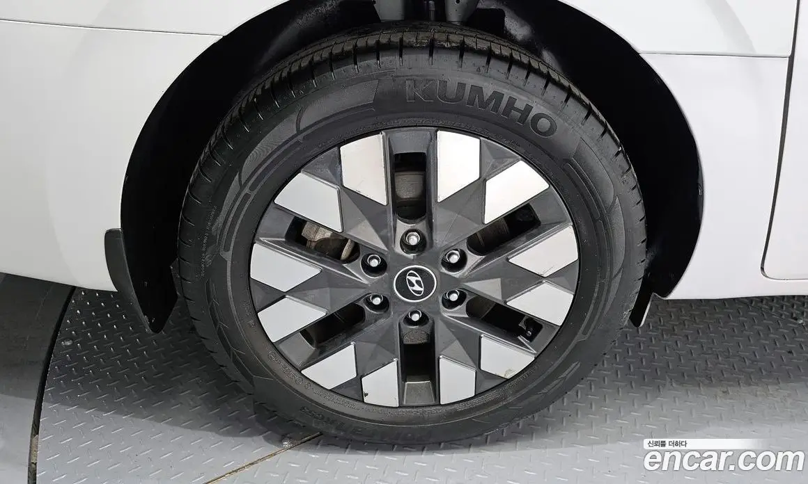 Hyundai Staria 2024 2.2 автомат (гидро), фото 5