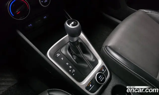 Hyundai Venue 2022 1.6 автомат (гидро), миниатюра 12