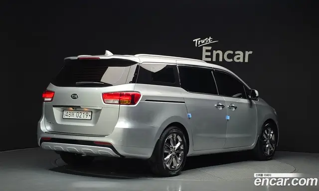 Kia Carnival 2016 2.2 автомат (гидро), миниатюра 2