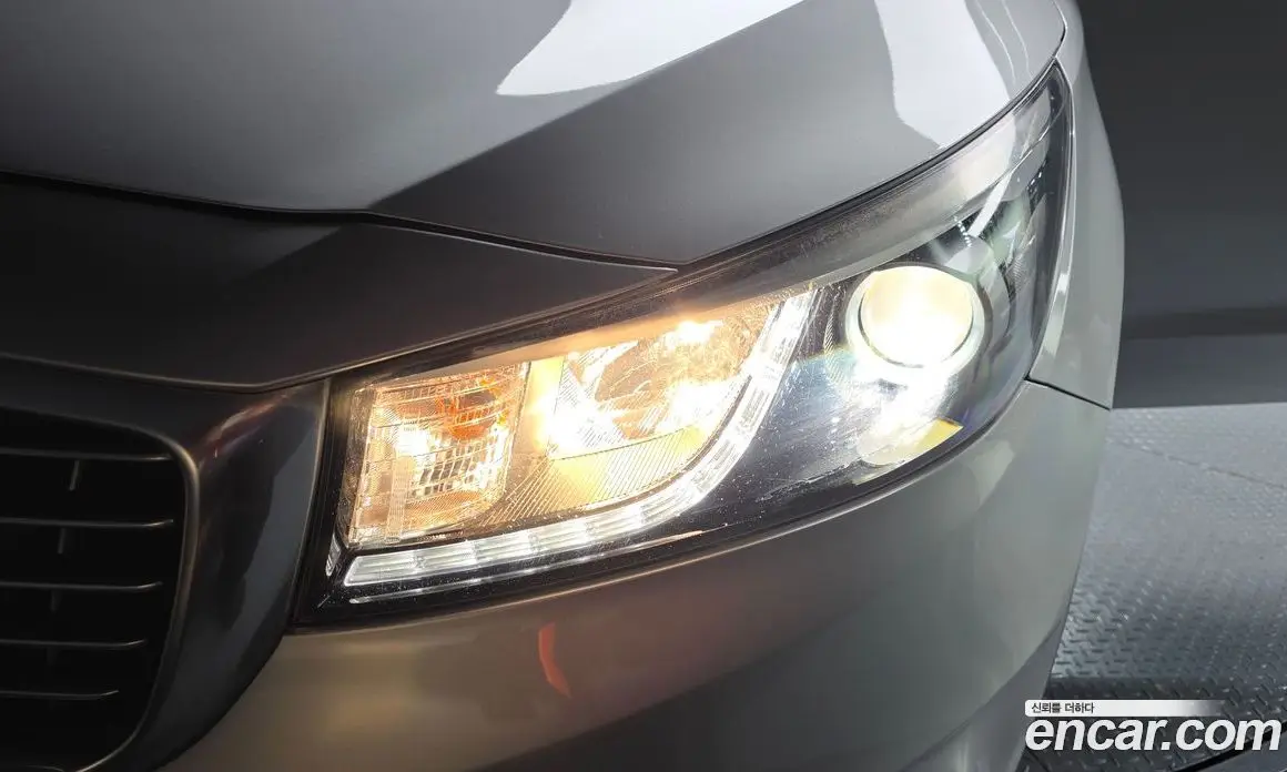 Kia Carnival 2016 2.2 автомат (гидро), фото 8