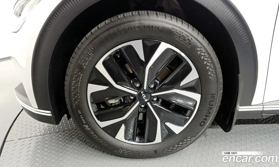 Kia EV6 2023 0.1 автомат (гидро), фото 5 Kia EV6 2023 0.1 автомат (гидро), фото 5