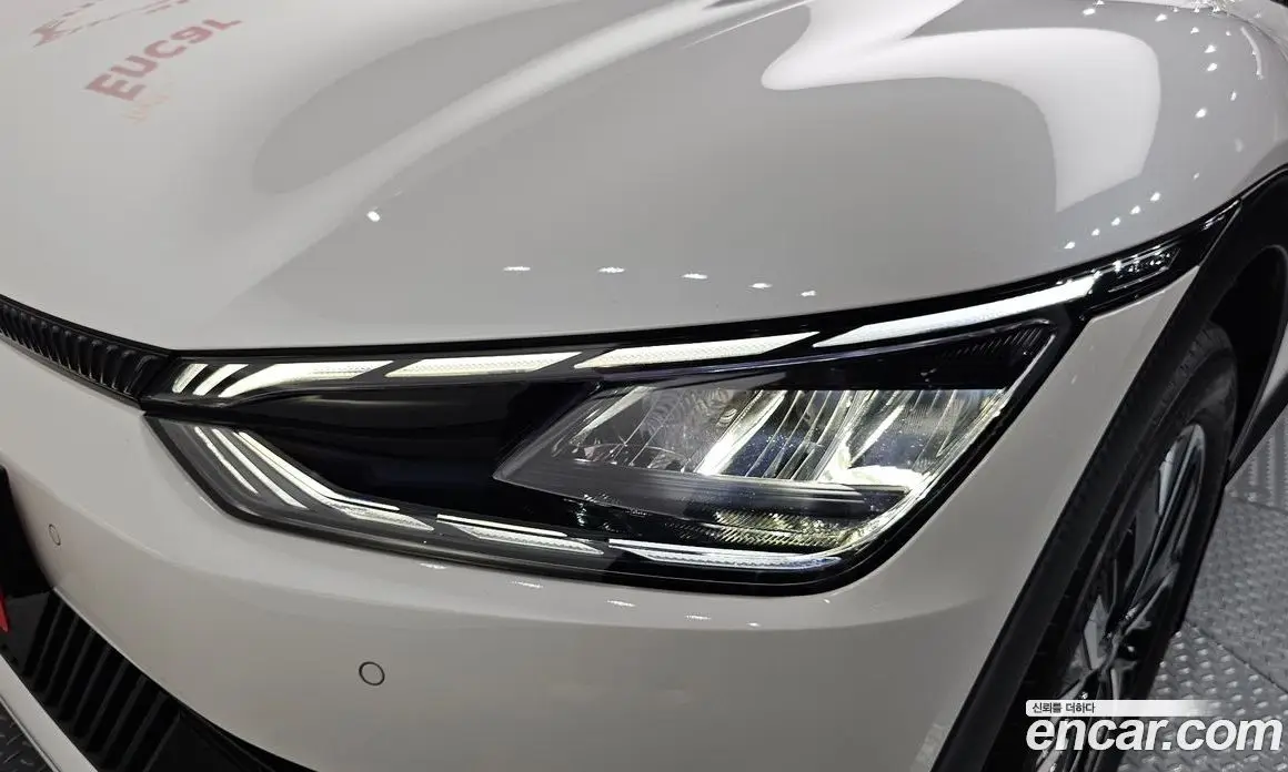 Kia EV6 2023 0.1 автомат (гидро), фото 8 Kia EV6 2023 0.1 автомат (гидро), фото 8