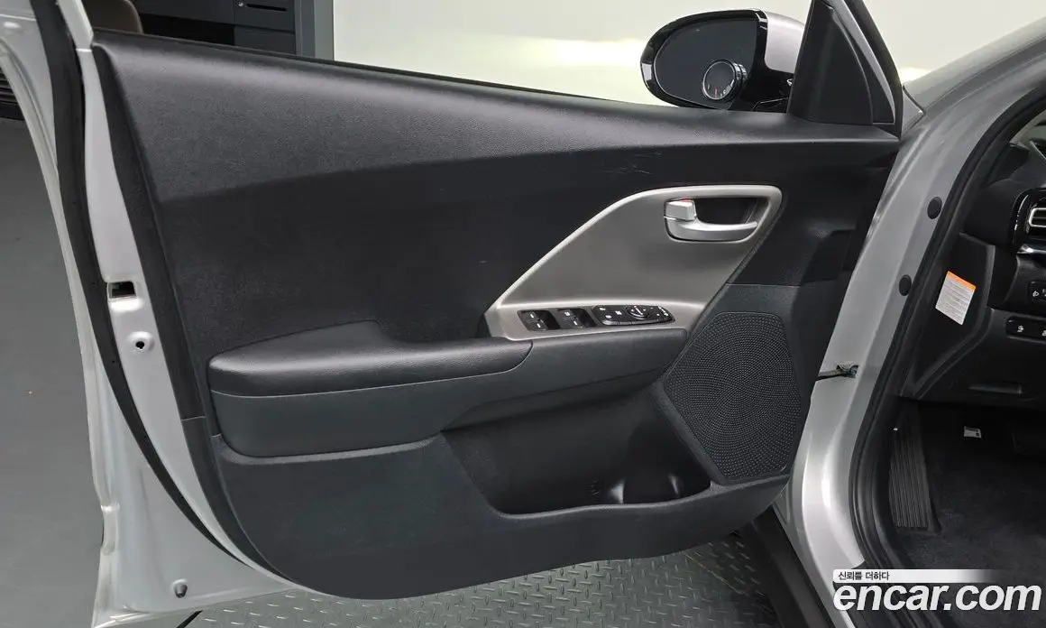 Kia Niro 2022 0.2 автомат (гидро), фото 13 Kia Niro 2022 0.2 автомат (гидро), фото 13