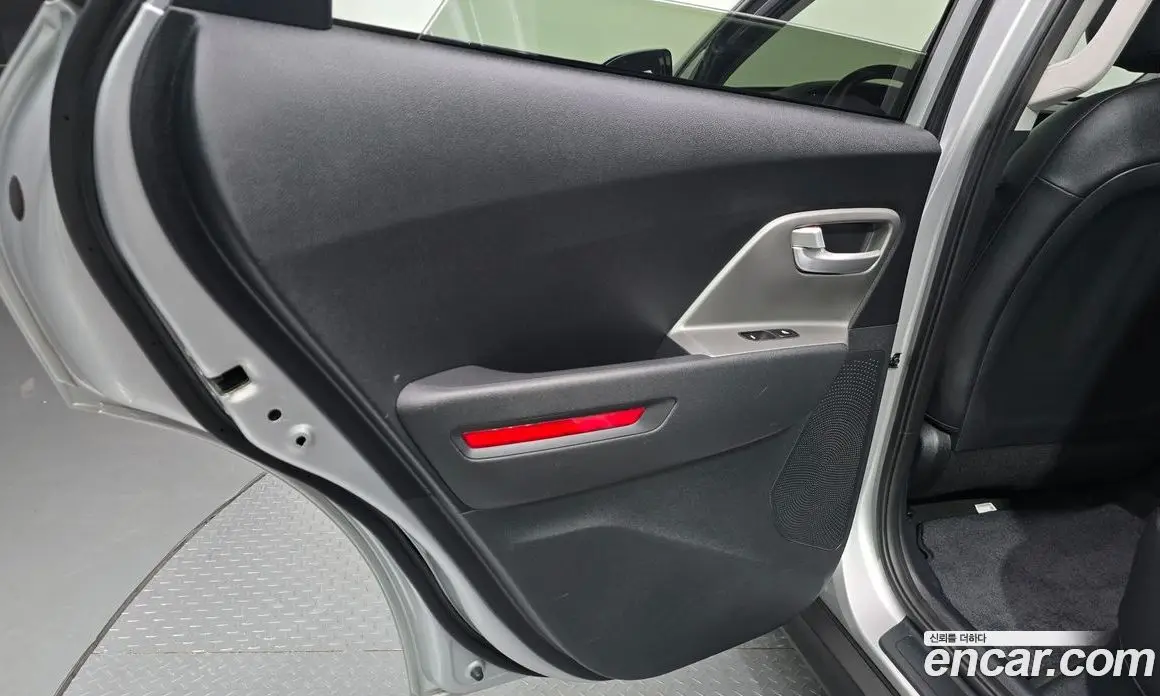 Kia Niro 2022 0.2 автомат (гидро), фото 14 Kia Niro 2022 0.2 автомат (гидро), фото 14
