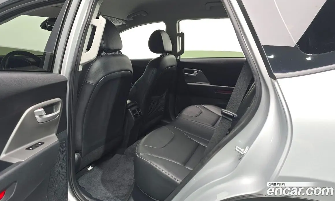Kia Niro 2022 0.2 автомат (гидро), фото 16 Kia Niro 2022 0.2 автомат (гидро), фото 16