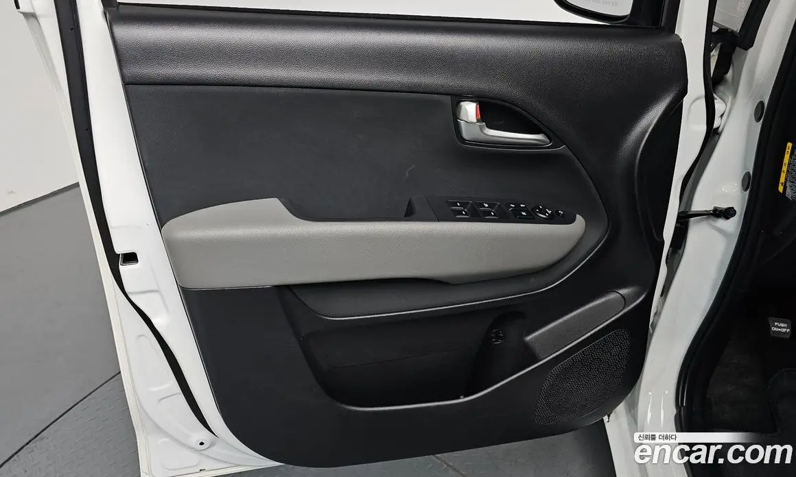 Kia Ray 2023 1.0 автомат (гидро), фото 13