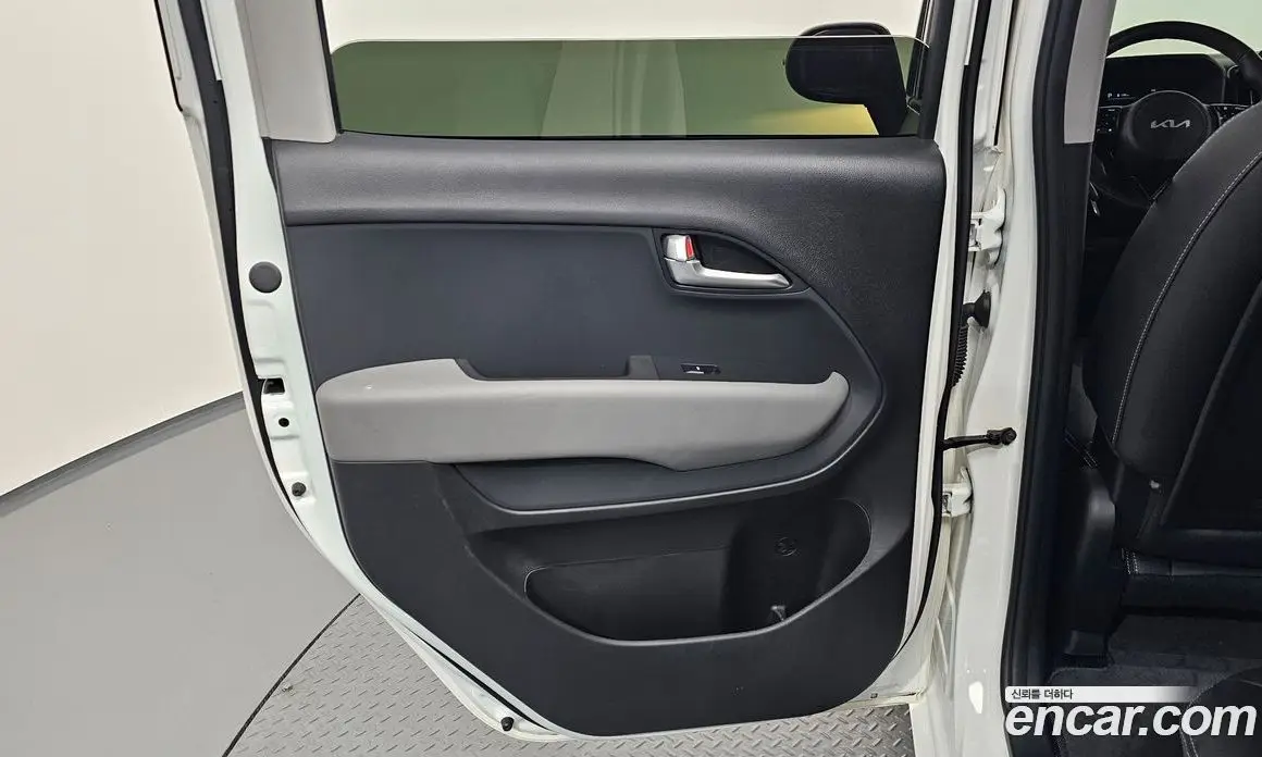 Kia Ray 2023 1.0 автомат (гидро), фото 15