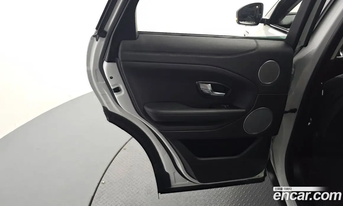 Land Rover Range Rover Evoque 2018 2.0 автомат (гидро), фото 15 Land Rover Range Rover Evoque 2018 2.0 автомат (гидро), фото 15