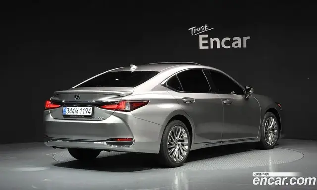 Lexus ES 2025 2.5 автомат (гидро), миниатюра 2