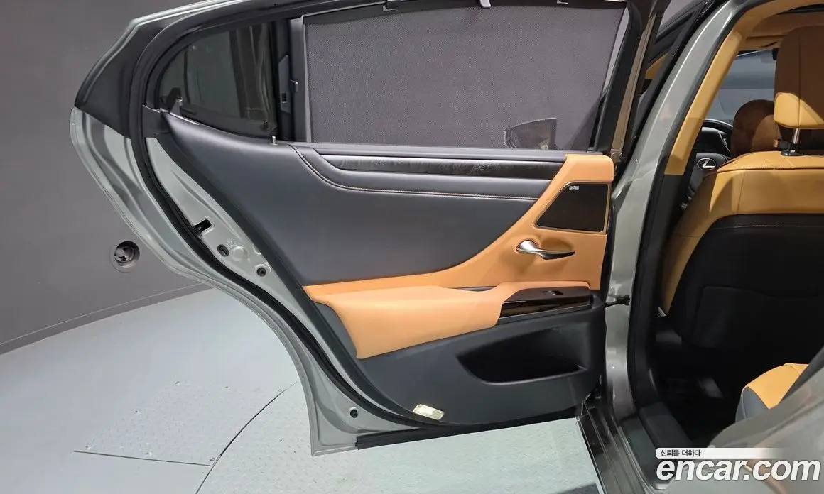 Lexus ES 2025 2.5 автомат (гидро), фото 15