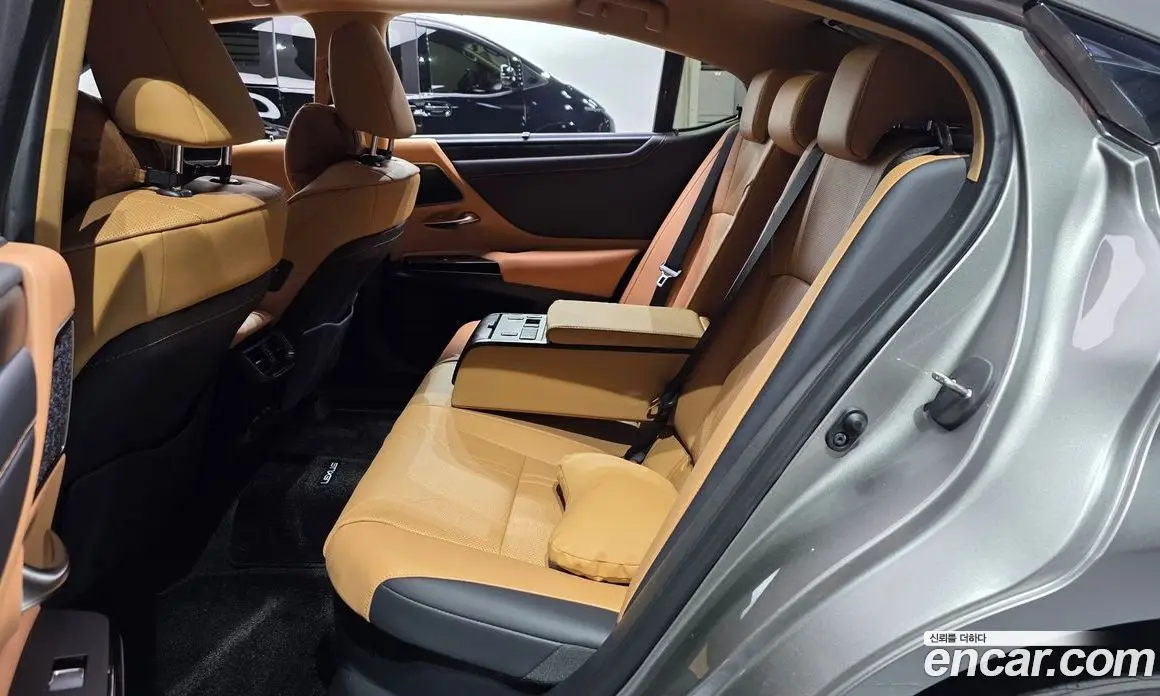 Lexus ES 2025 2.5 автомат (гидро), фото 17