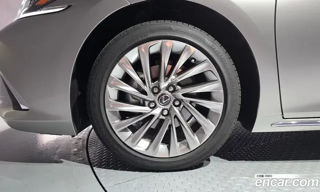 Lexus ES 2025 2.5 автомат (гидро), миниатюра 5